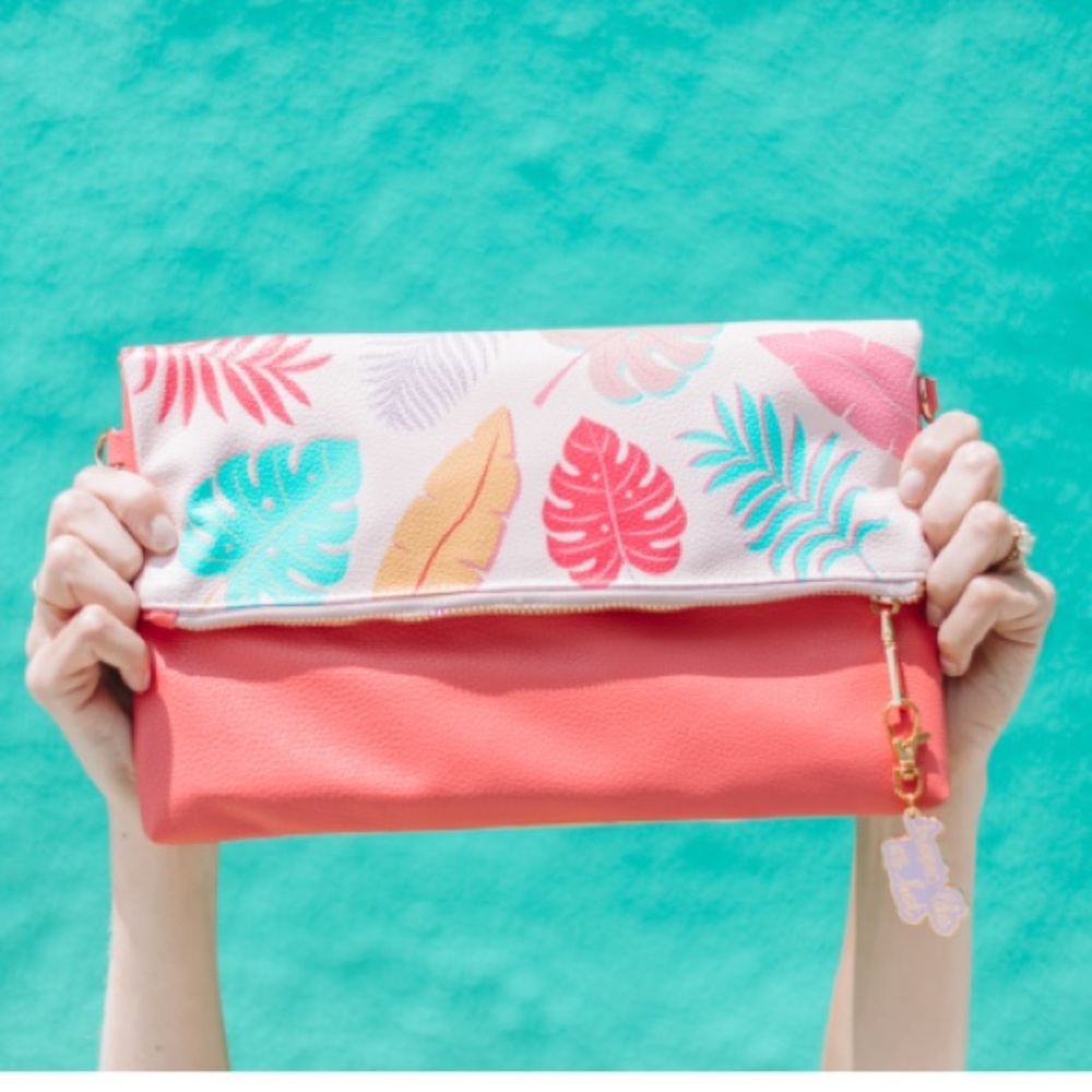 studio diy | can’t clutch this tropical floral leaf coral teal bag